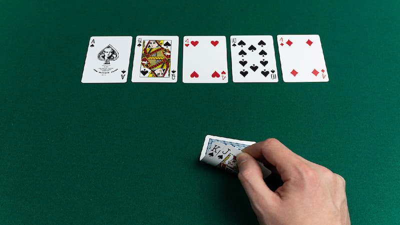 Cách chơi Holding Poker Sunwin chi tiết